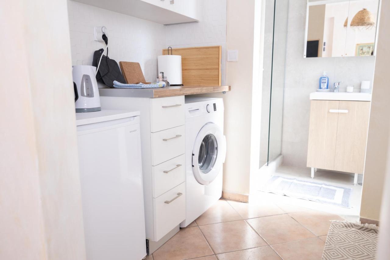 Apartamento Mediterranean House - 12 Min From Acropolis! Atenas Exterior foto